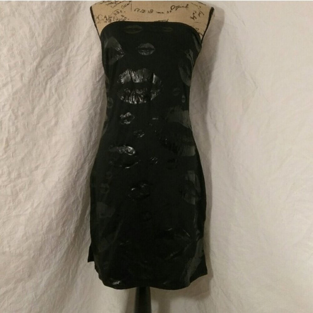 Black on black lips tube dress.